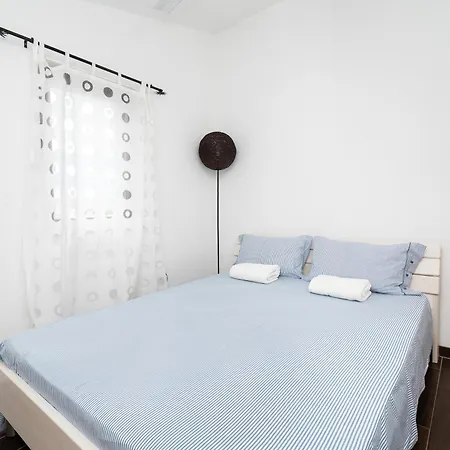 Apartamento By The Sea Sparadici, - 24420
