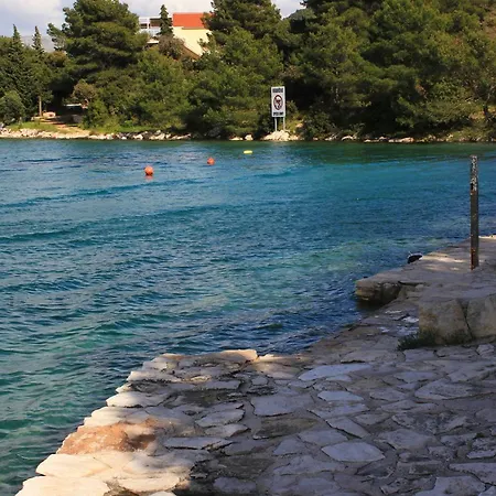 公寓 By The Sea Sparadici, - 24420 希贝尼克