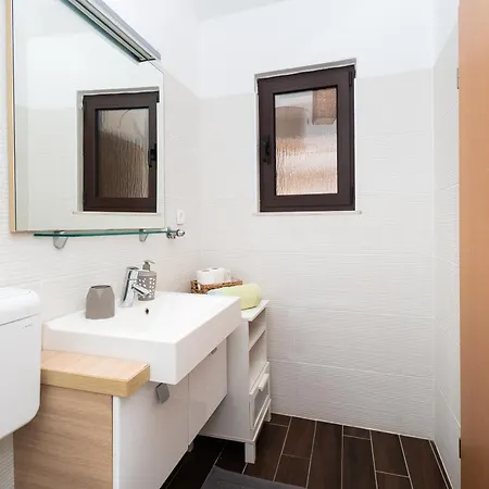 Apartment By The Sea Sparadici, - 24420 *