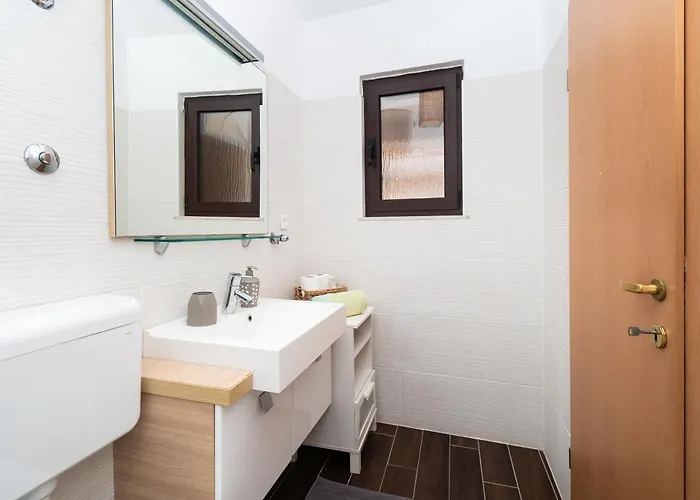 Apartman By The Sea Sparadici, - 24420 *