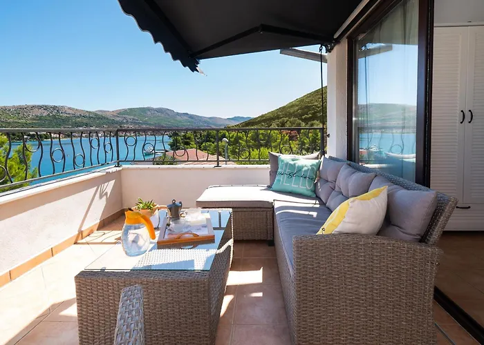 By The Sea Sparadici, - 24420 *